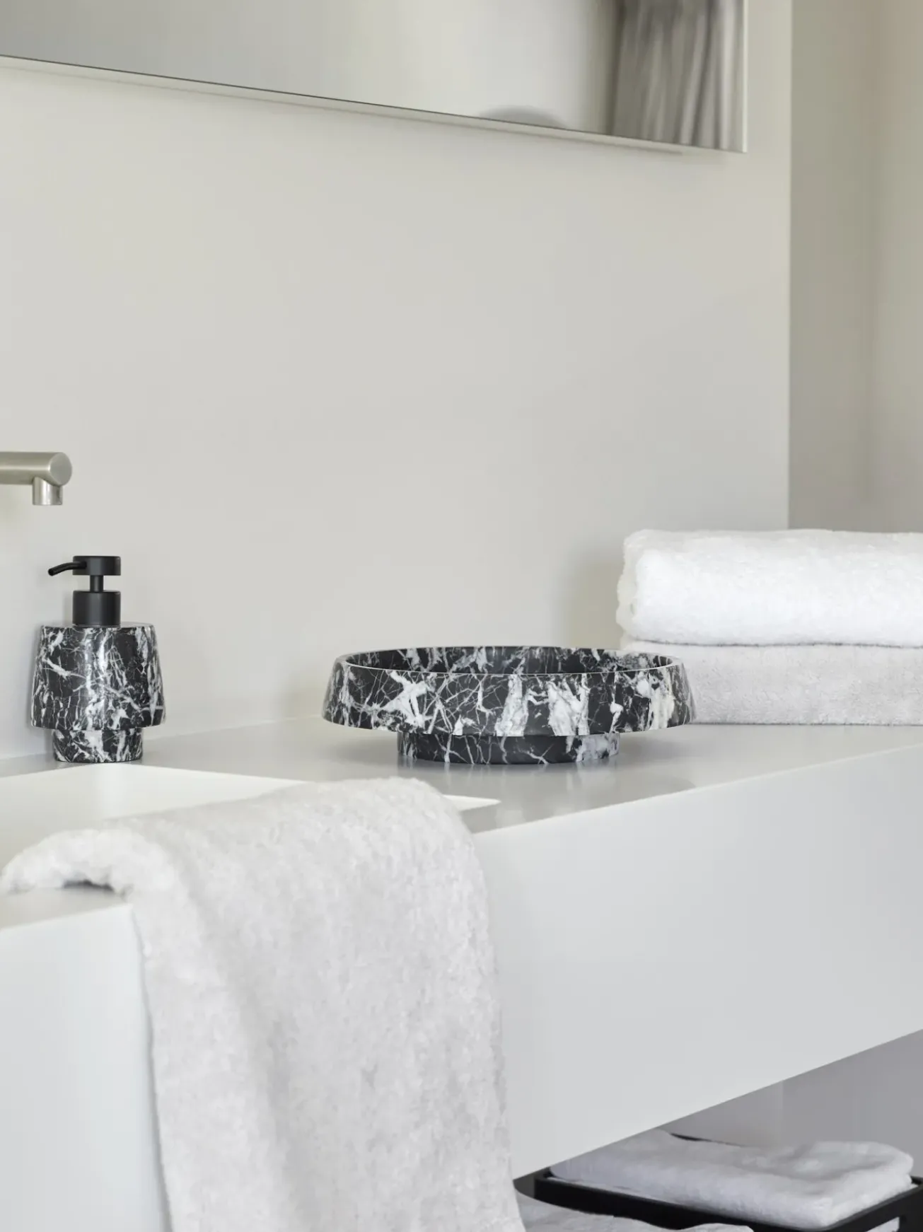 Bath & Living Aquanova Aquanova ORION tray / bowl Black