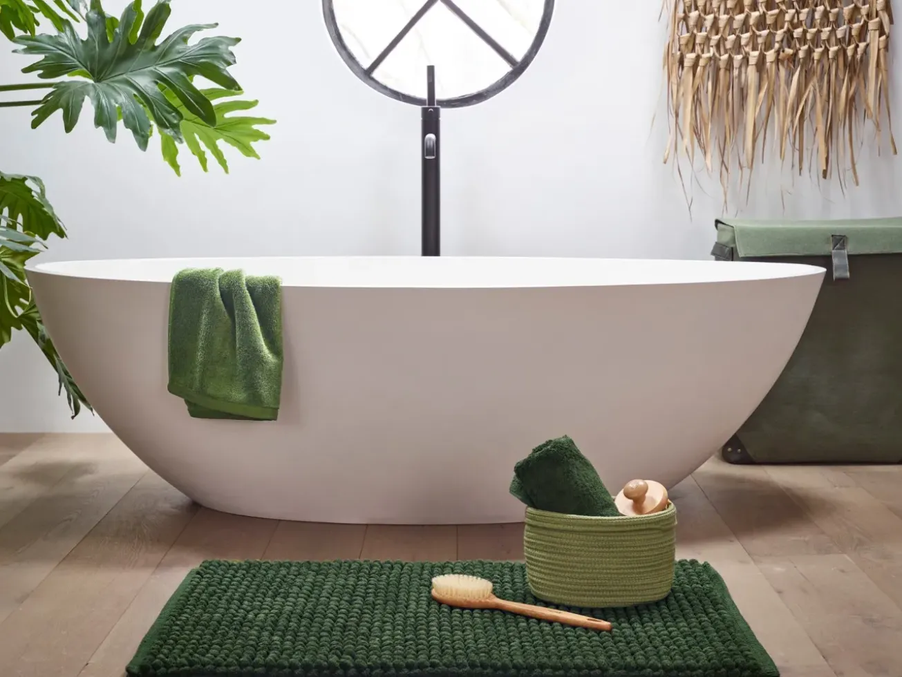 Bath & Living Aquanova Bath mat AXEL color Moss (AXEBM-125)