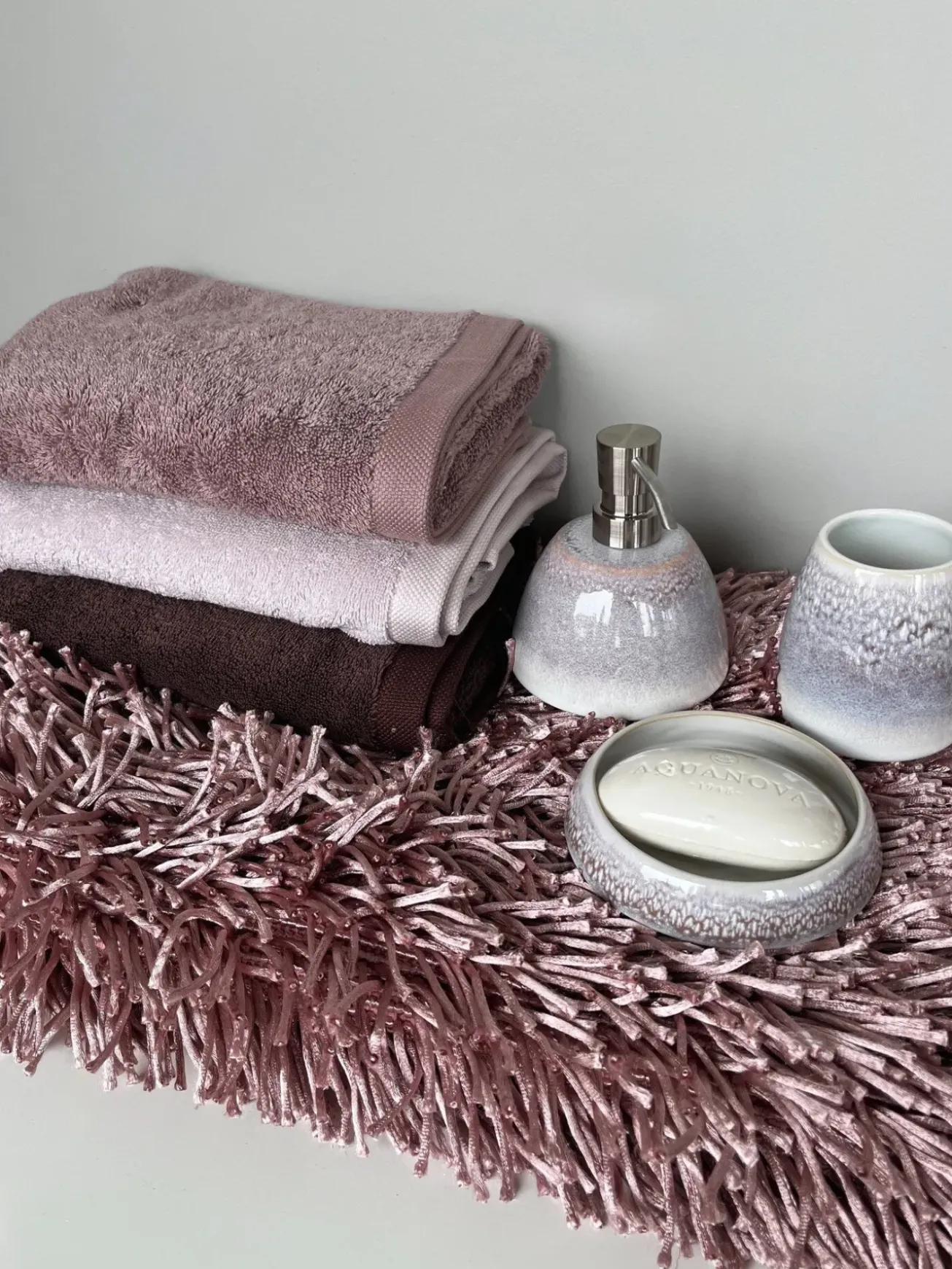 Bath & Living Aquanova Bath mat KEMEN Orchid-811
