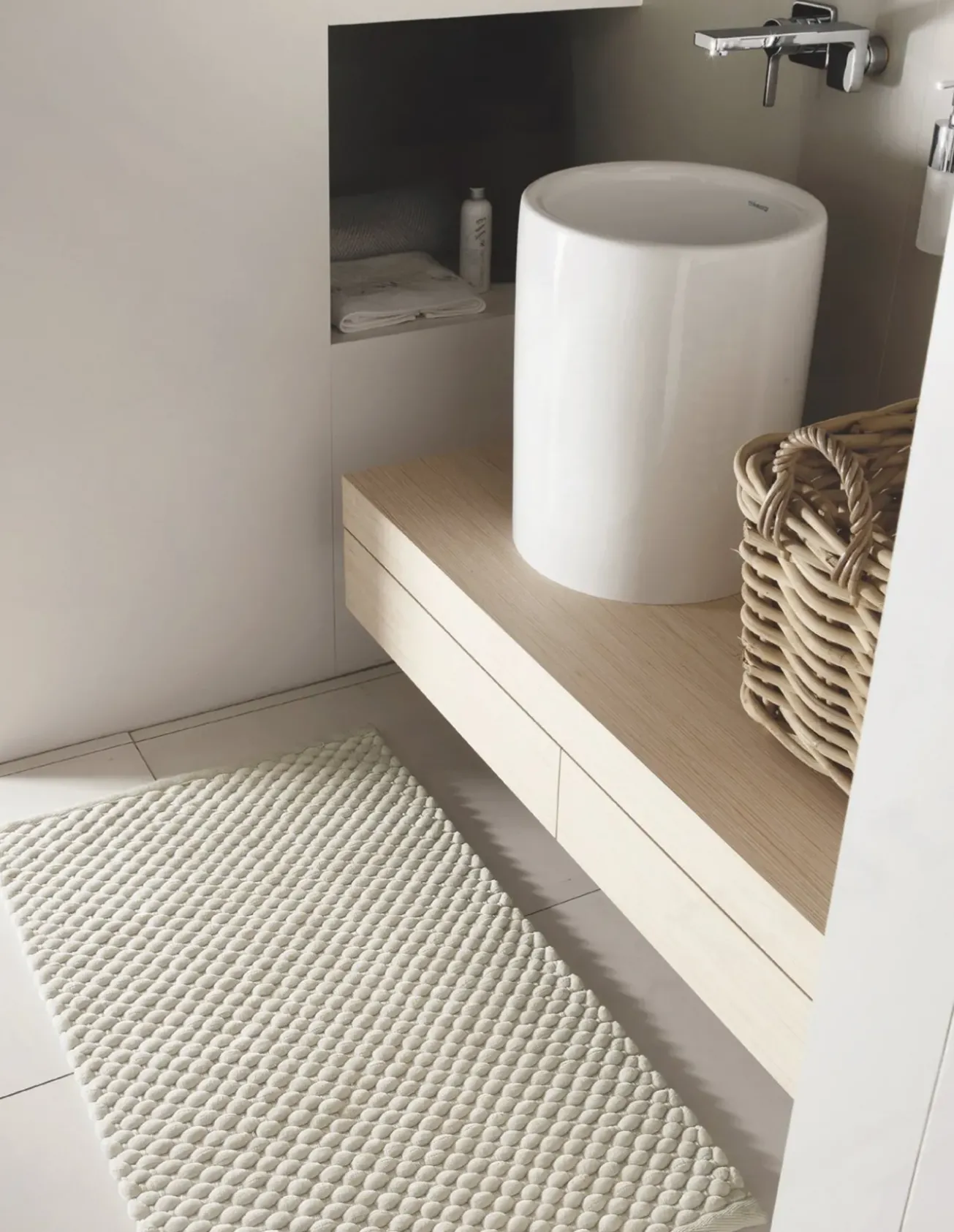 Bath & Living Aquanova Bath mat MAKS color