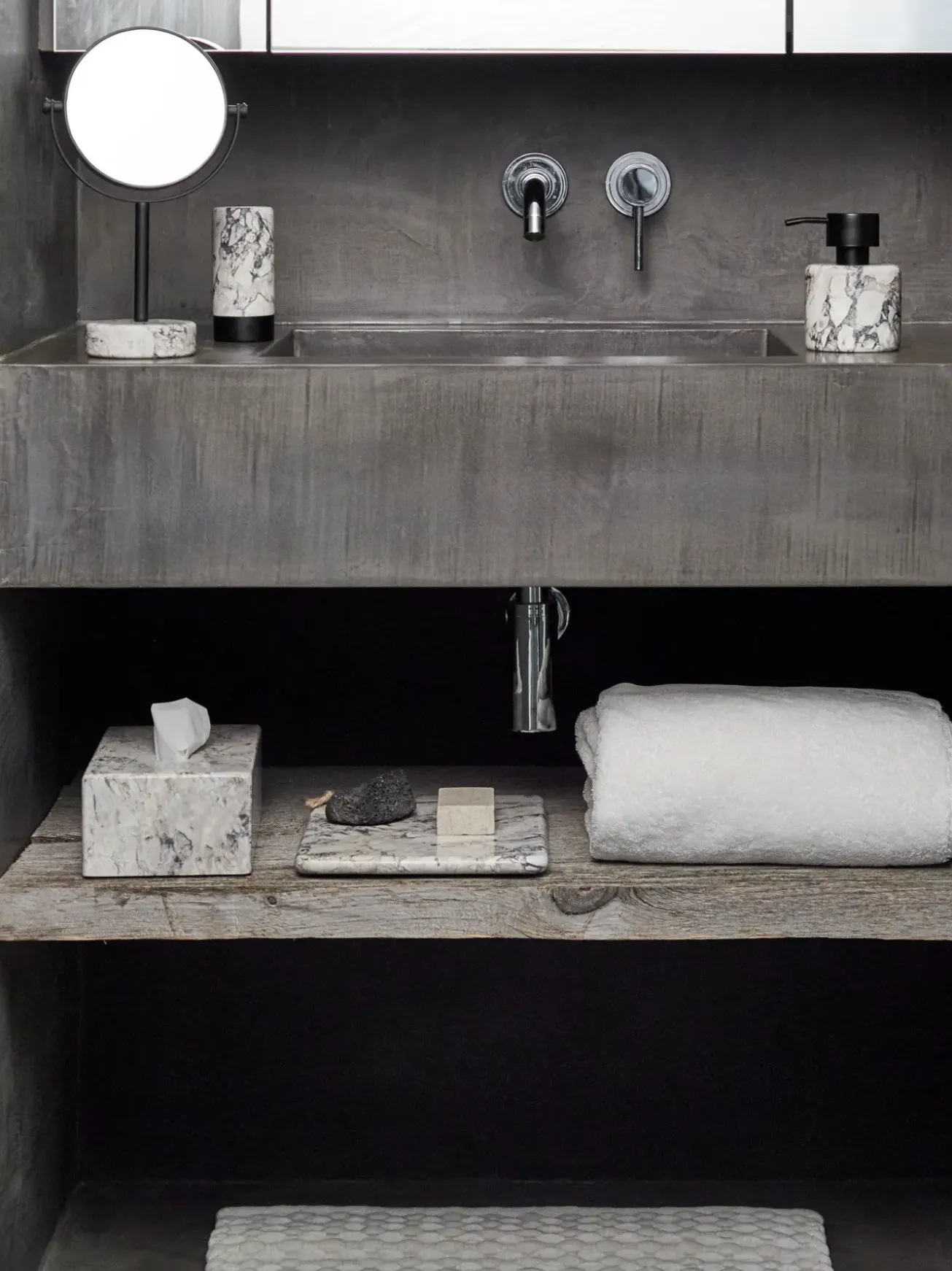 Bath & Living Aquanova Bath mat MAKS color Silver Gray-95