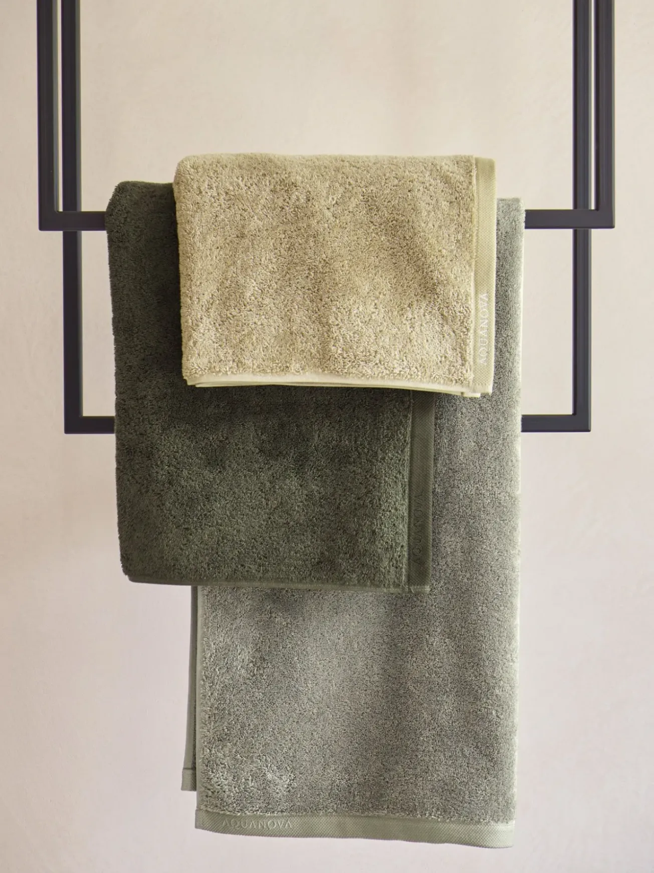 Bath & Living Aquanova Bath textiles LONDON color