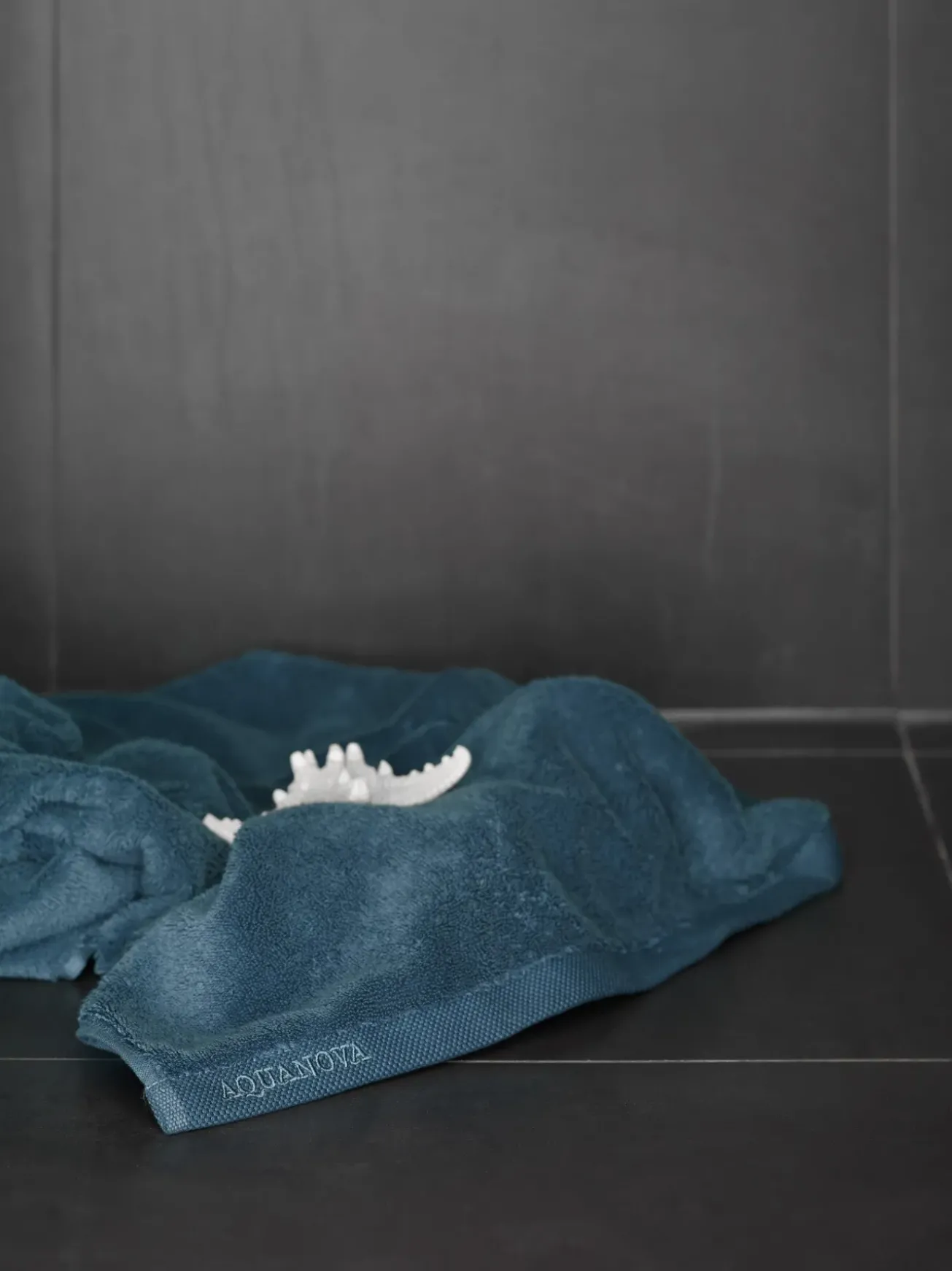 Bath & Living Aquanova Bath textiles LONDON color