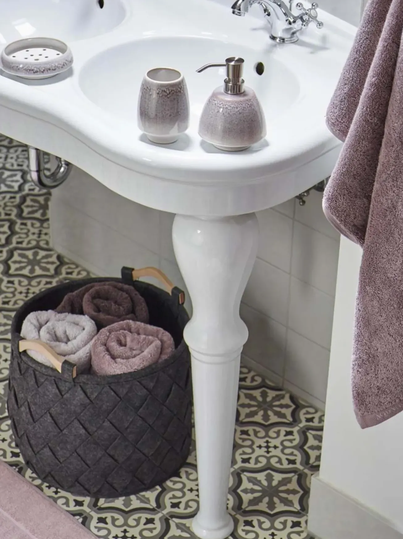 Bath & Living Aquanova Bath textiles LONDON color