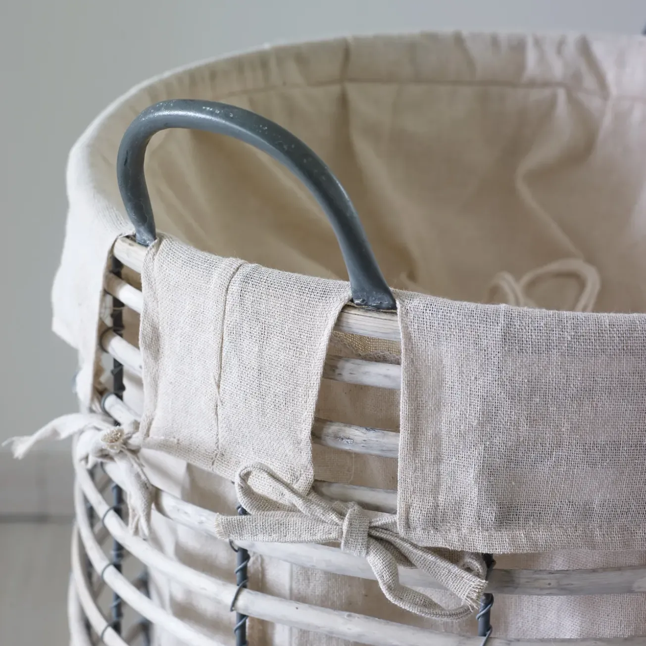 Bath & Living Aquanova Laundry basket GISLA Greige-93 (Medium) GISLAM-93