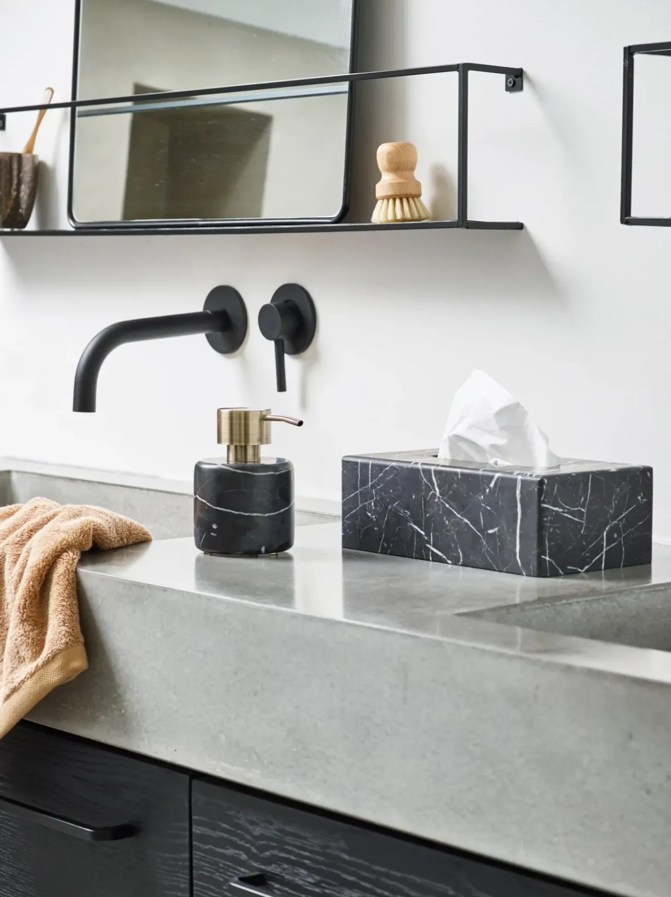 Bath & Living Aquanova Soap dispenser NERO color Black (black) medium