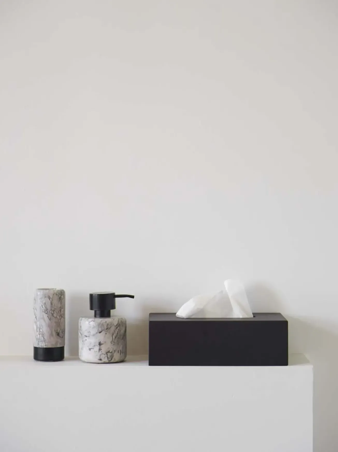 Bath & Living Aquanova Tissue holder MOON black-09 (MOOTIL-09)