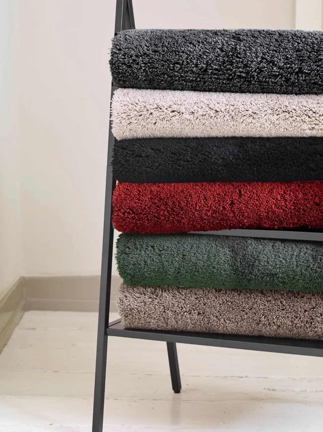Bath & Living Aquanova Toilet mat with toilet cutout BELA color Dark Gray - 60x60 cm