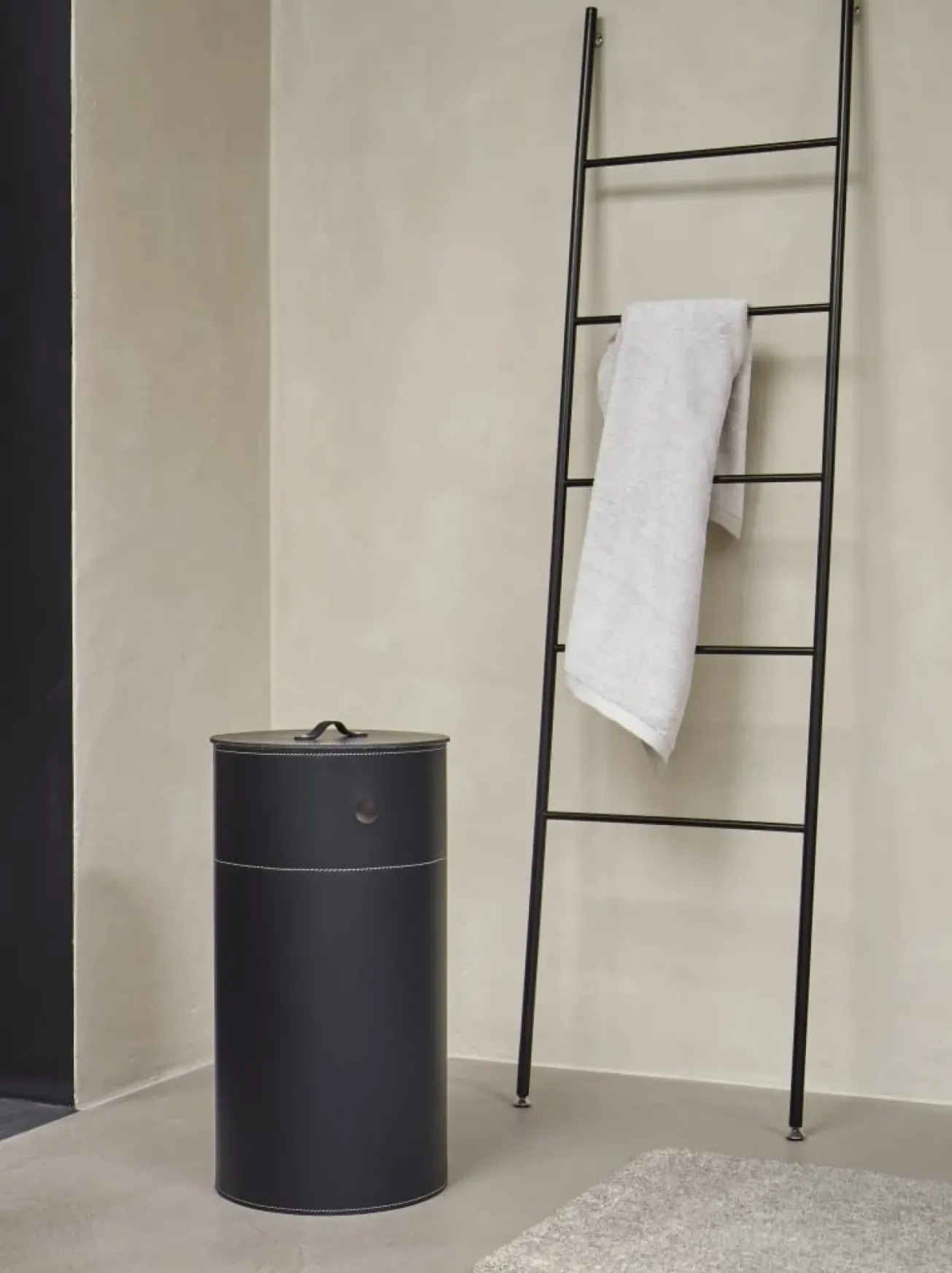 Bath & Living Aquanova Towel ladder ICON Black-09