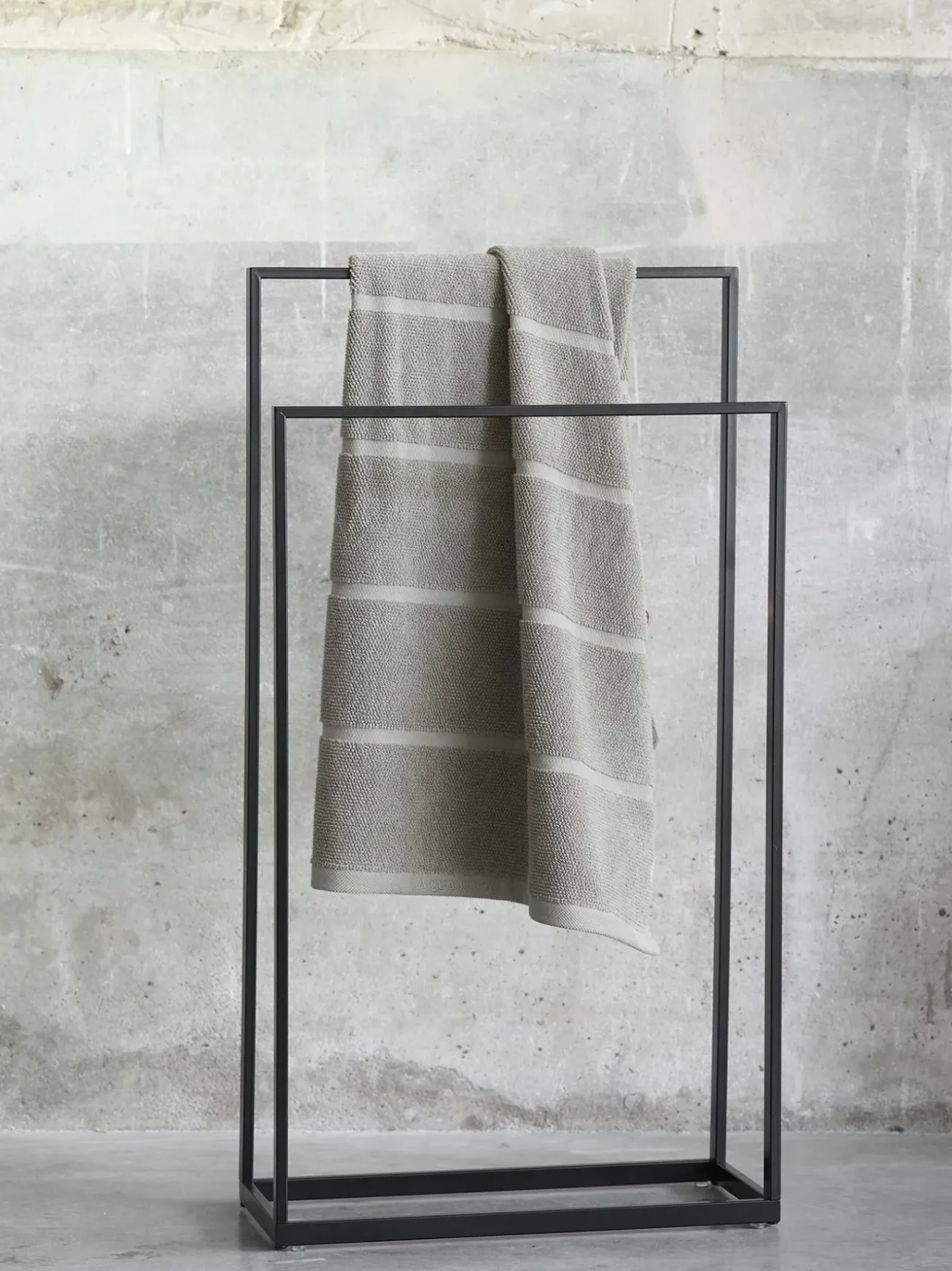 Bath & Living Aquanova Towel rack YURI black, height 83 cm (YURTLH-09)