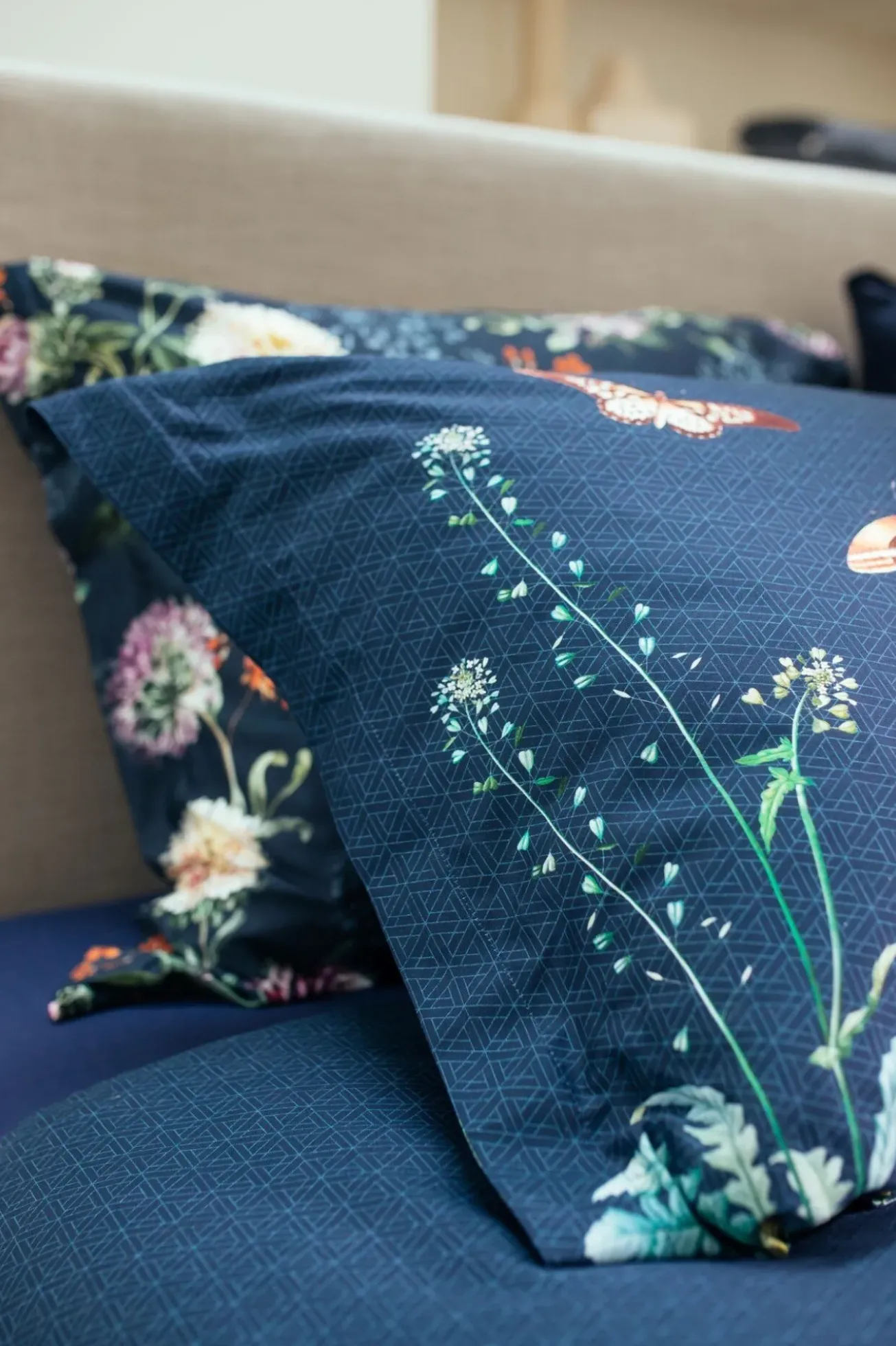 Bath & Living Vandyck Duvet cover FLOWERY Blue Ink 200x220 cm (satin cotton)