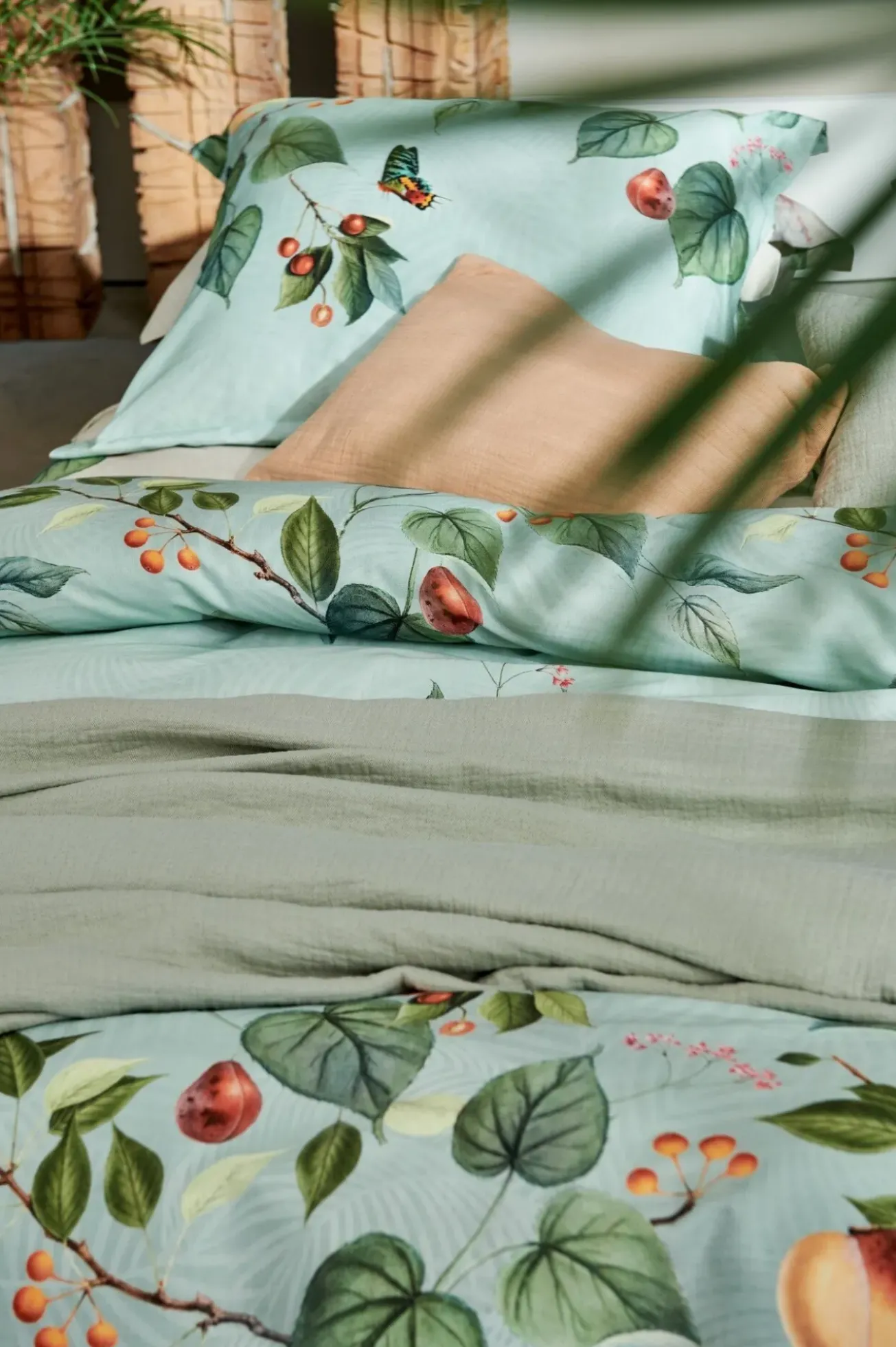 Bath & Living Vandyck Duvet cover FRUIT GARDEN Light Green 140x220 cm (satin cotton)