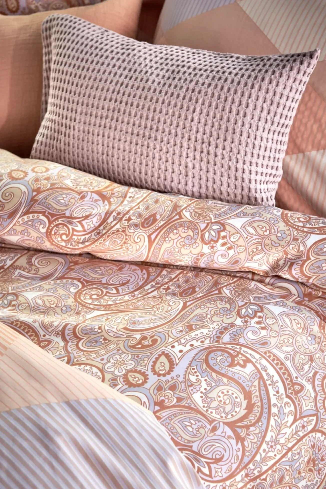 Bath & Living Vandyck Duvet cover GLAZE Apricot Blush 240x220 cm (satin cotton)