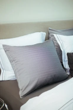 Bath & Living Vandyck Duvet cover PURITY Naples 240x220 cm, color Off Black (satin cotton)