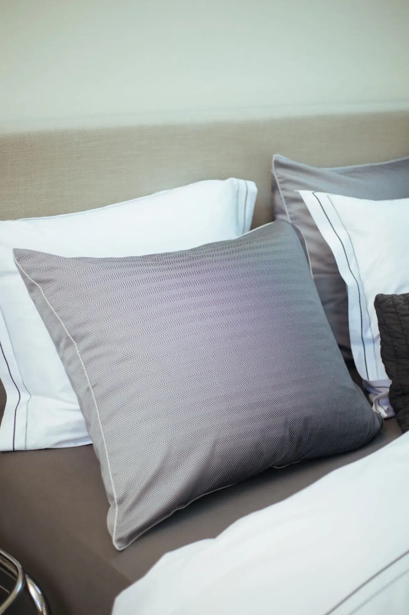 Bath & Living Vandyck Duvet cover PURITY Naples 140x220 cm, color Off Black (satin cotton)
