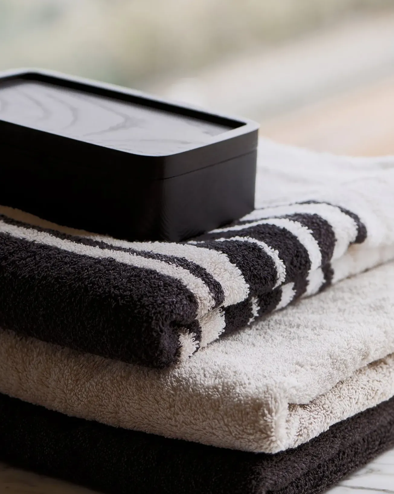 Bath & Living Vandyck Package deal 65: 2x guest towel BOSTON Off Black